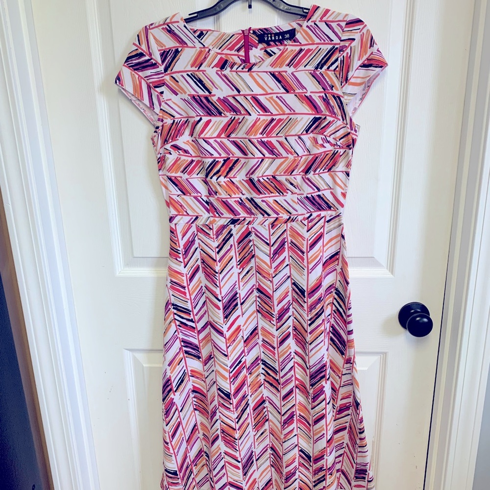 Vanda Ladies Medium Size 38 European Knee length dress.  Short sleeve. Cotton.